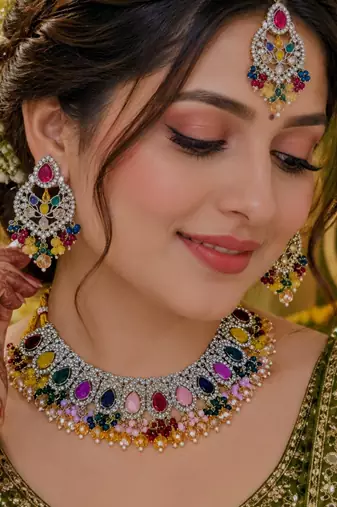 Multicolor mehandi-plated agate stone necklace set with earrings & maang tikka