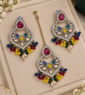 Multicolor mehandi-plated agate stone necklace set with earrings & maang tikka 3