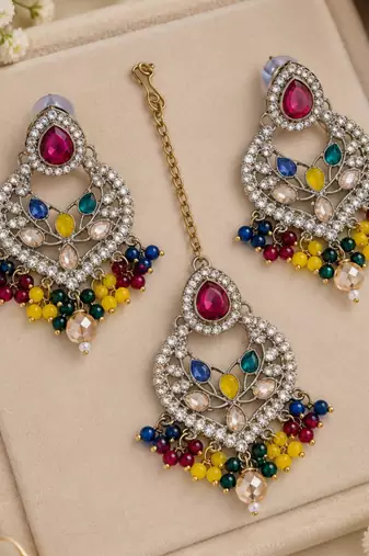 Multicolor mehandi-plated agate stone necklace set with earrings & maang tikka
