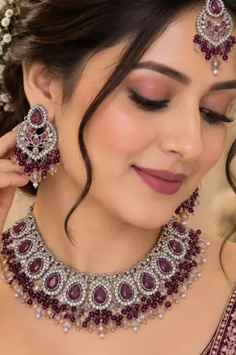 Wine mehandi-plated agate stone necklace set with earrings & maang tikka