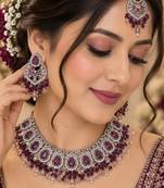 Wine mehandi-plated agate stone necklace set with earrings & maang tikka