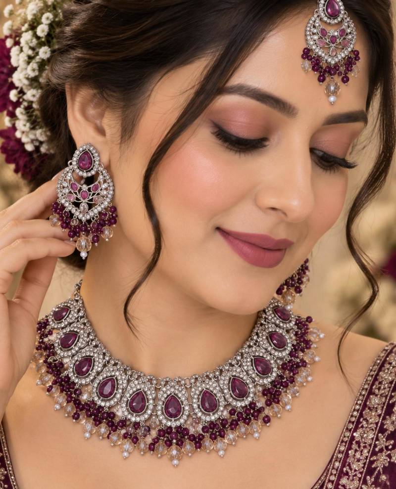 Wine mehandi-plated agate stone necklace set with earrings & maang tikka