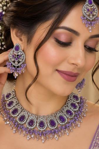 Purple mehandi-plated agate stone necklace set with earrings & maang tikka