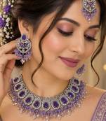 Purple mehandi-plated agate stone necklace set with earrings & maang tikka