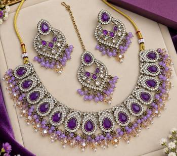 Purple mehandi-plated agate stone necklace set with earrings & maang tikka 2