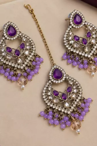 Purple mehandi-plated agate stone necklace set with earrings & maang tikka