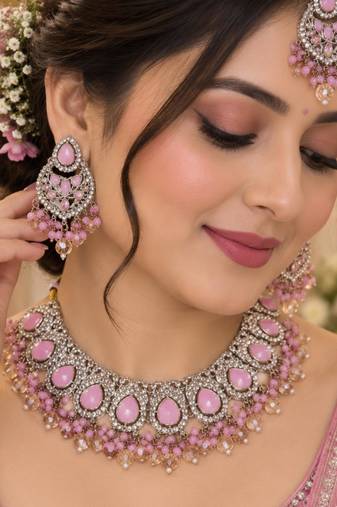 Baby pink mehandi-plated agate stone necklace set with earrings & maang tikka
