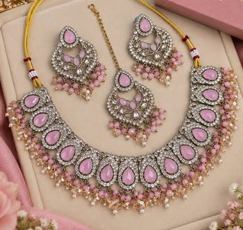 Baby pink mehandi-plated agate stone necklace set with earrings & maang tikka 2