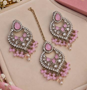Baby pink mehandi-plated agate stone necklace set with earrings & maang tikka 3