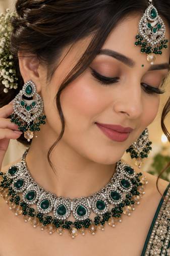 Green mehandi-plated agate stone necklace set with earrings & maang tikka