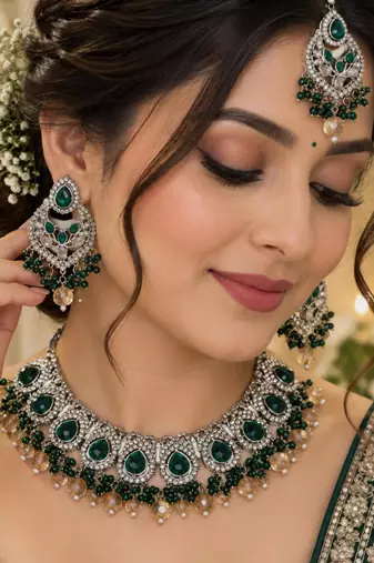 Green mehandi-plated agate stone necklace set with earrings & maang tikka