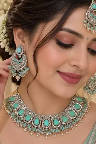 Pista mehandi-plated agate stone necklace set with earrings & maang tikka