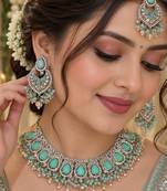 Pista mehandi-plated agate stone necklace set with earrings & maang tikka