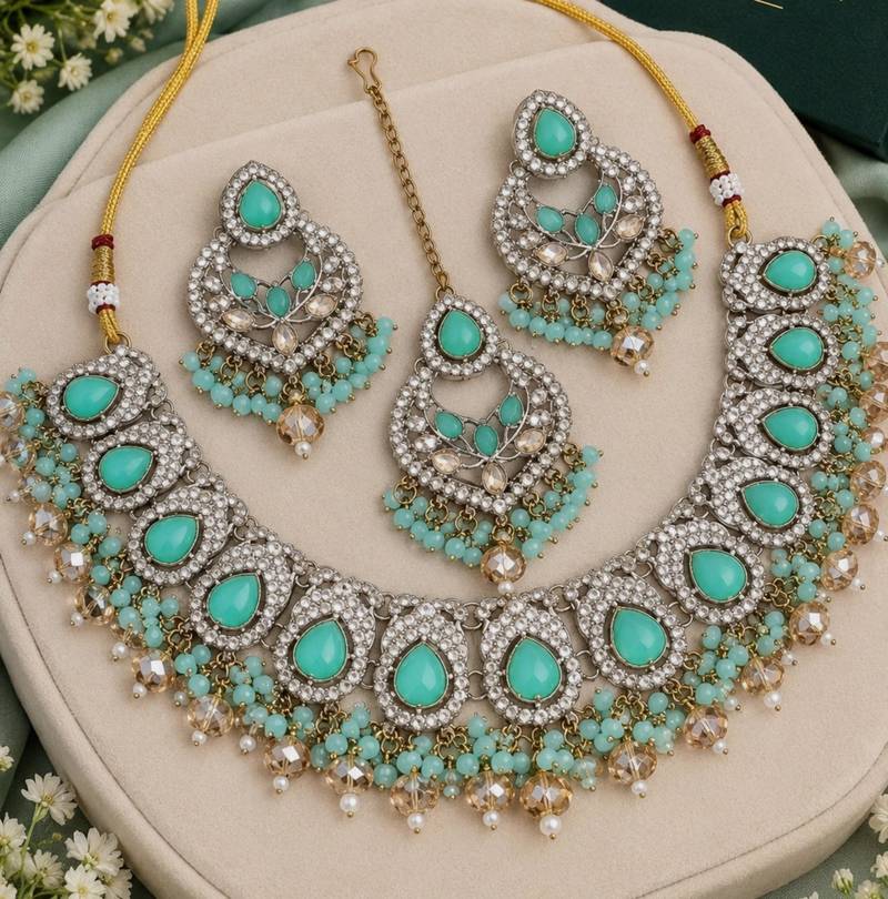 Pista mehandi-plated agate stone necklace set with earrings & maang tikka