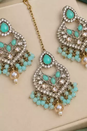 Pista mehandi-plated agate stone necklace set with earrings & maang tikka