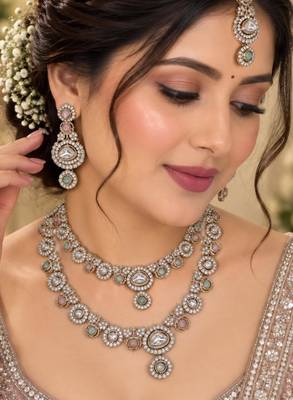 Pink pista mehandi-plated kundan agate stone necklace set with earrings & maang tikka 1