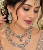 Pink pista mehandi-plated kundan agate stone necklace set with earrings & maang tikka
