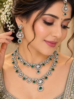 Green mehandi-plated kundan agate stone necklace set with earrings & maang tikka 1