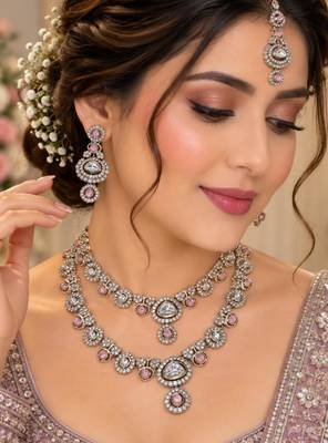 Baby pink mehandi-plated kundan agate stone necklace set with earrings & maang tikka 1