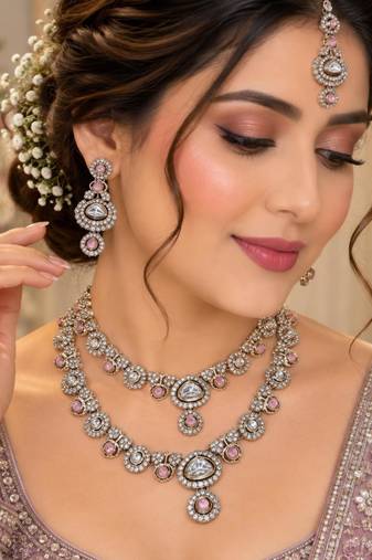 Baby pink mehandi-plated kundan agate stone necklace set with earrings & maang tikka
