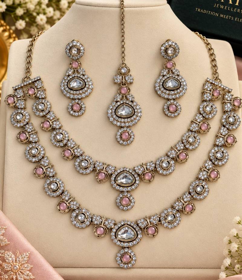 Baby pink mehandi-plated kundan agate stone necklace set with earrings & maang tikka