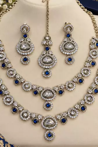 Blue mehandi-plated kundan agate stone & kundan necklace set with earrings