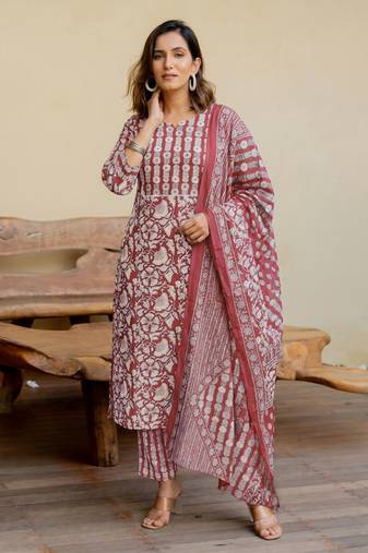 Mirchi Fashion Women's Maroon Floral Print Pure Cotton Kurti With Pant & Dupatta Set