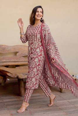 Mirchi Fashion Women's Maroon Floral Print Pure Cotton Kurti With Pant & Dupatta Set 4