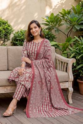 Mirchi Fashion Women's Maroon Floral Print Pure Cotton Kurti With Pant & Dupatta Set 5