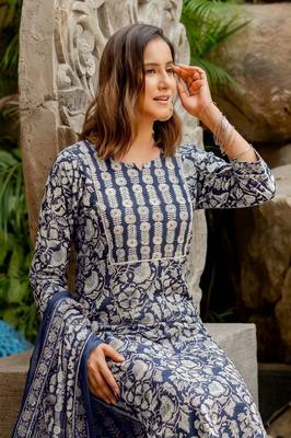 Mirchi Fashion Women's Blue Floral Print Pure Cotton Kurti With Pant & Dupatta Set 3