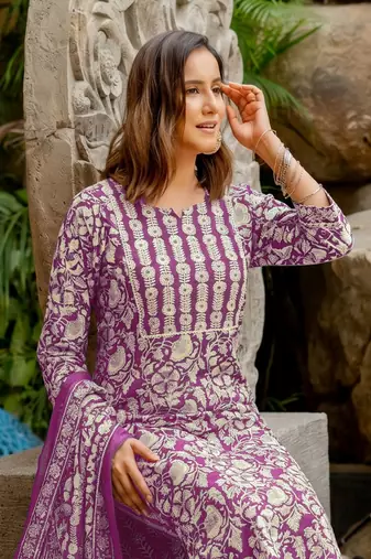 Mirchi Fashion Women's Magenta Floral Print Pure Cotton Kurti With Pant & Dupatta Set