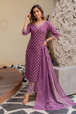 Mirchi Fashion Women's Magenta Batik Block Print Pure Cotton Kurti With Pant & Dupatta Set 5
