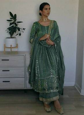 Green crepe silk  party  embroidery wear anarkali  suit set 1