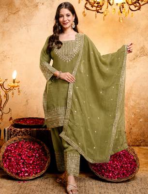 Mehendi crunchy heavy thread embroidery work kurta pant set 1