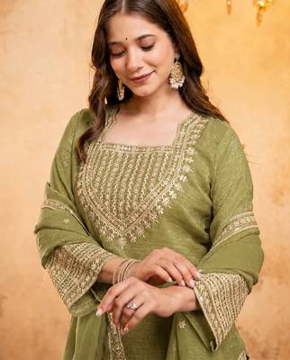 Mehendi crunchy heavy thread embroidery work kurta pant set 4