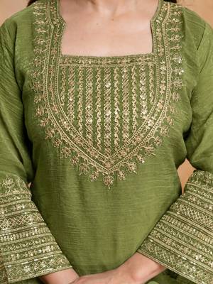 Mehendi crunchy heavy thread embroidery work kurta pant set 5