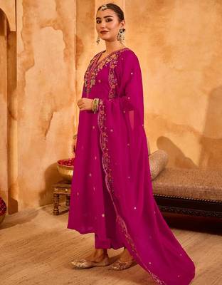 Rani pink vichitra silk heavy thread embroidery work kurta pant set 2