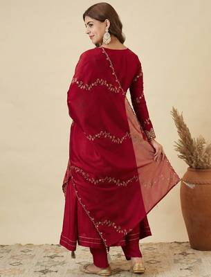 Red vichitra silk heavy thread embroidery work kurta pant set 4