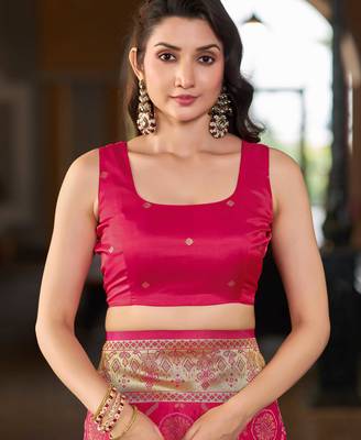Baby pink patola Silk Blend saree with woven zari border & tassels 4