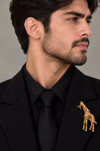 Elegant gold-plated giraffe brooch with multicolor stone embellishments