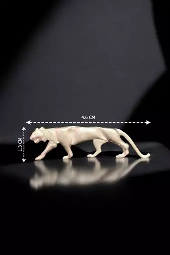 Elegant panther brooch with sleek animal motif – statement fashion brooch