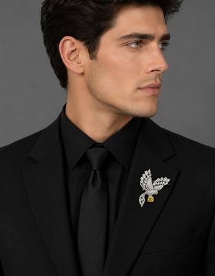 Elegant peacock design brooch with yellow stone and crystal studded detailing 3