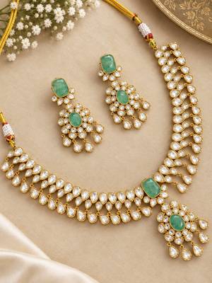 Gold-Plated Green Stone Kundan Necklace Set with Earrings 3