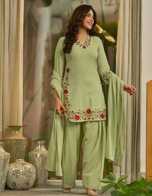 Pista green embroidered kurta & farshi salwar set with matching dupatta 2
