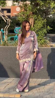 Lavender embroidered kurta & farshi salwar with matching dupatta 2