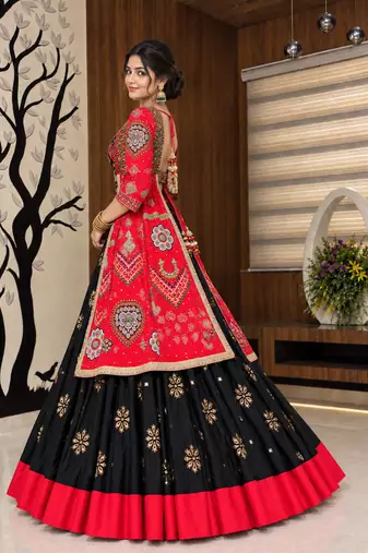 Muslin Cotton Lehenga Choli Set With Strug And Mirror Work
