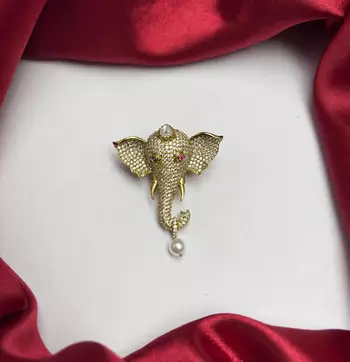 Elephant Saree Brooch Pin, Indian Bridal Jewelry, Pearl Drop Accessory 3