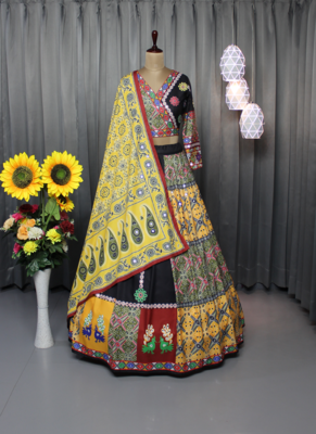 black digital print silk blend navratri lehenga choli 4