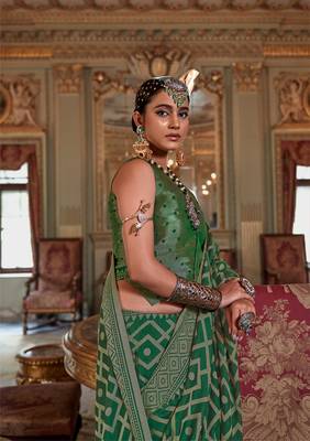 emerald green p.v. checks zari work with burnout soft finish bollywood saree 2
