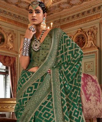 emerald green p.v. checks zari work with burnout soft finish bollywood saree 3